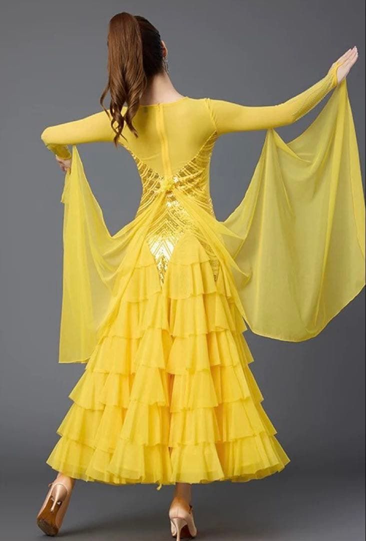 スパンコールがキラキラ ドレスダンスパーティーやデモに