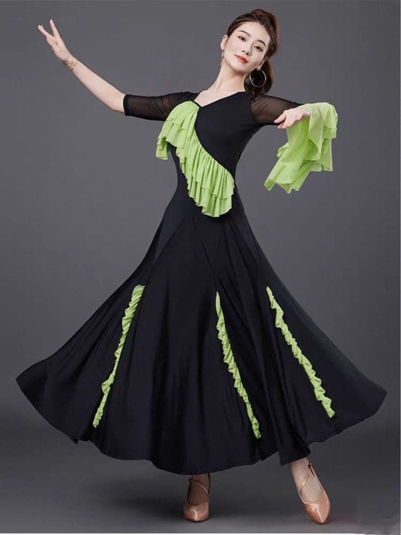 スタンダード向きワンピース 練習着にも 目立つデザインでダンス