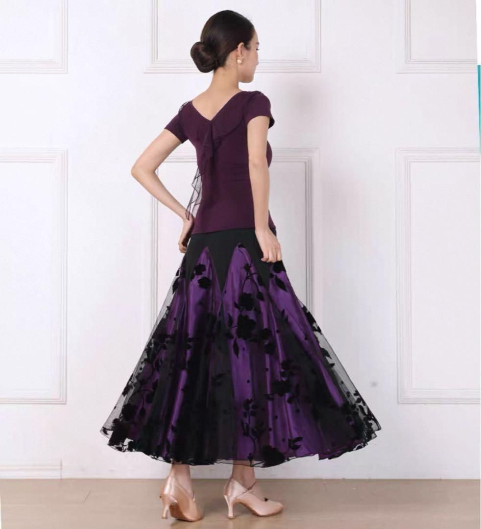 スカート-トップスセットアップが魅力的な一着