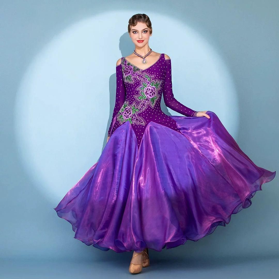 ストーン付スタンダードドレス✨競技会や発表会、デモやダンスパーティに！ 新品未使用豪華ストーン付きスタンダードドレス 競技会やデモでも輝く