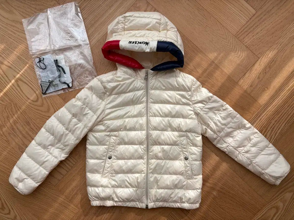 モンクレールキッズ 軽量 SUREAU ダウン 8 y