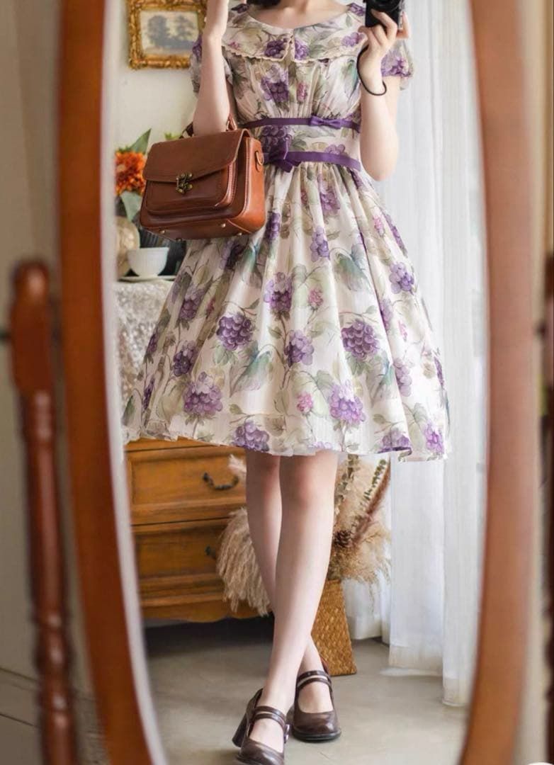 ぶどう柄ロリータワンピースお上品なスタイルでデートやお出かけに最適