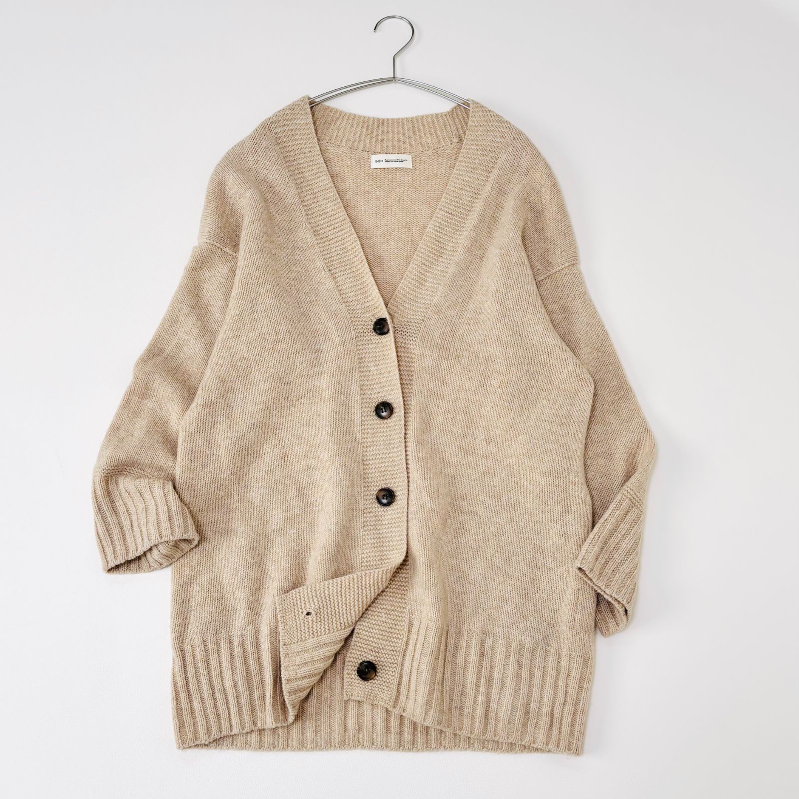 軽くてあったか INED イネド Vネックカーディガン ベージュ ウール