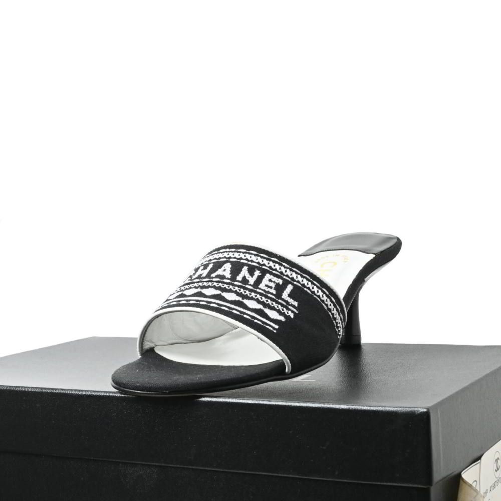 CHANEL ロゴ 刺繍 ヒール サンダル