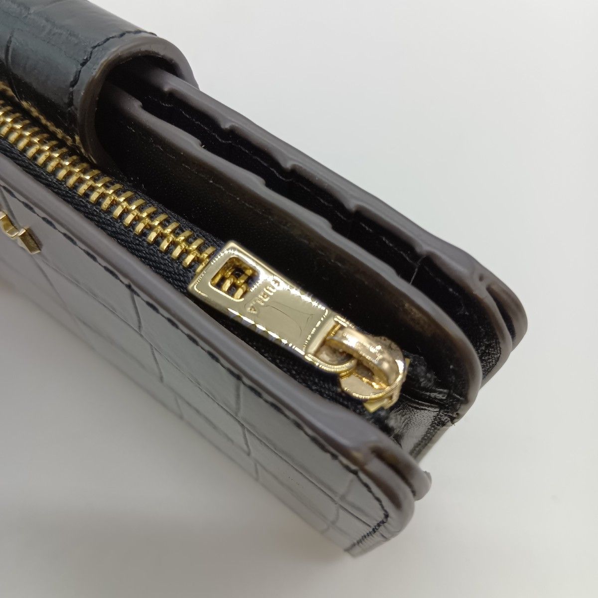 GIVENCHY ジバンシー グリーン 折り財布 二つ折り財布 GIVENCHY 型押し