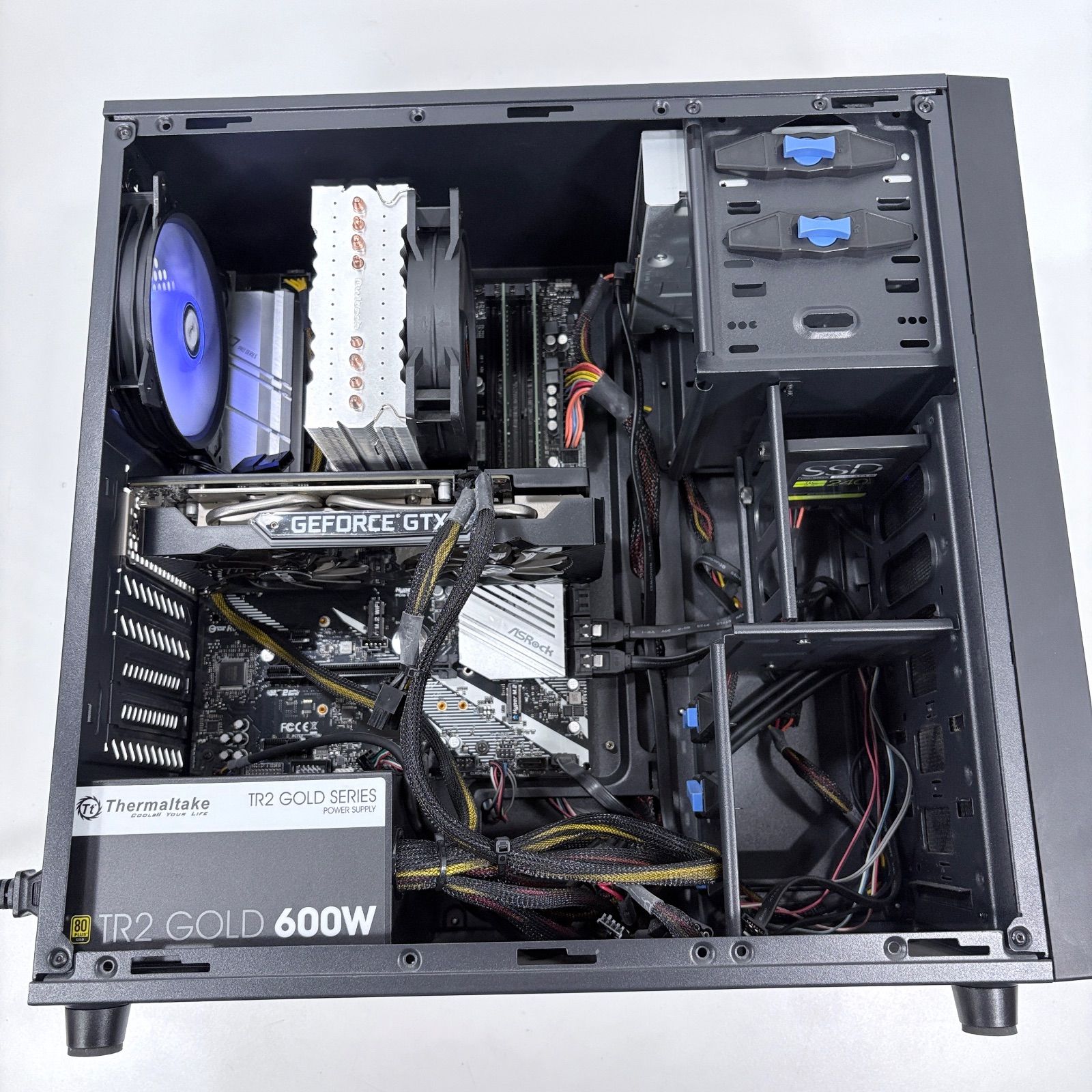 自作ゲーミングPC Ryzen5 3600 GTX1660super 16GB SSD240GB