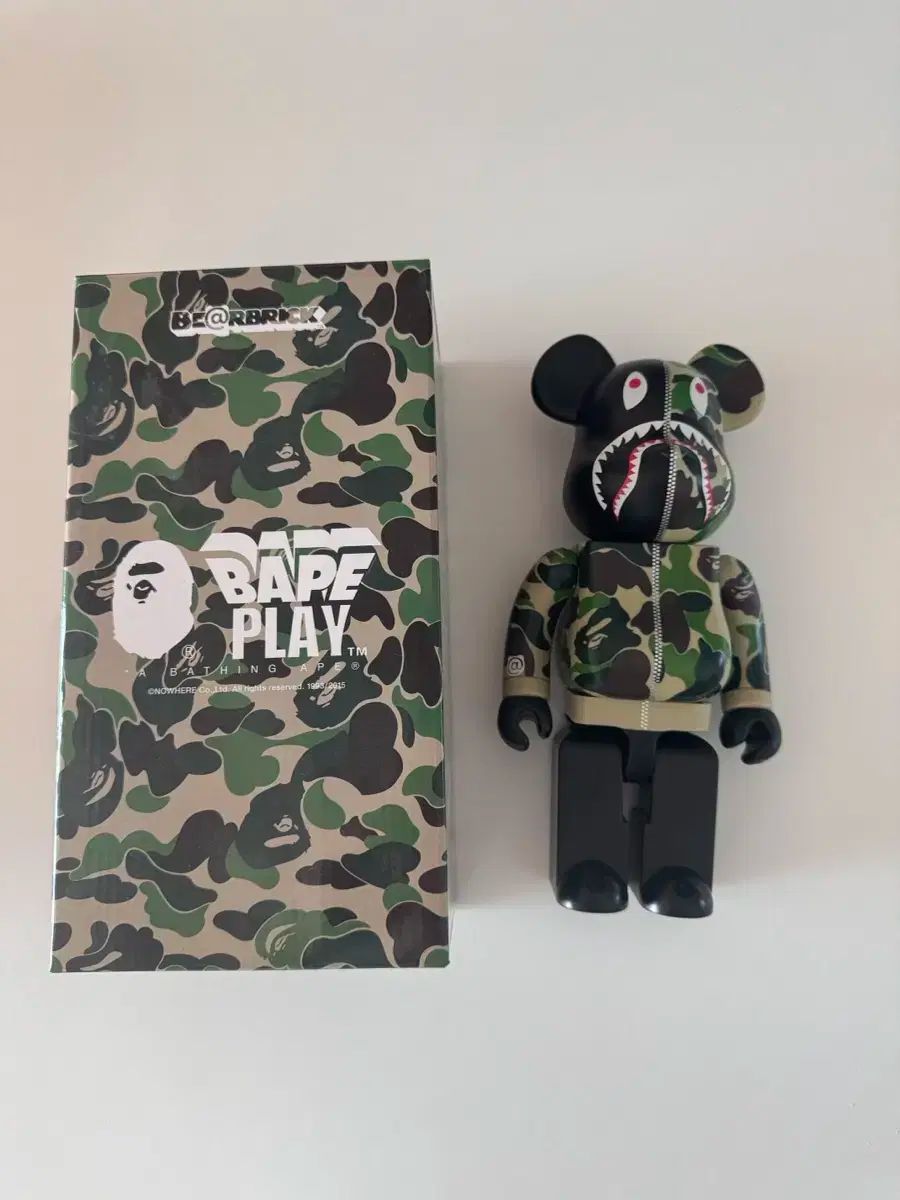 BE RBRICK ベアブリック A BATHING APE アベイシングエイプ シャークカモ 400