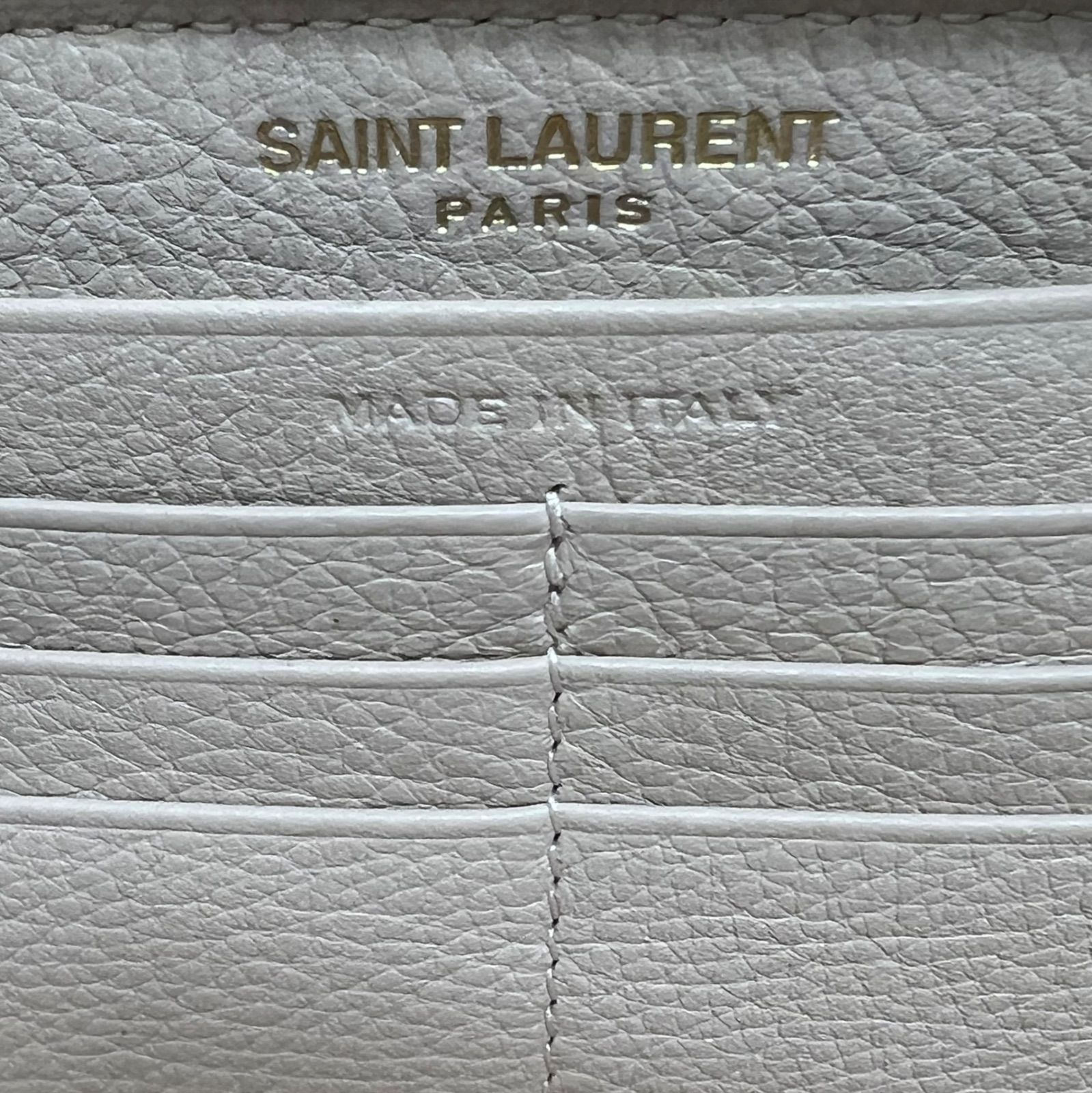 ピンクベージュ