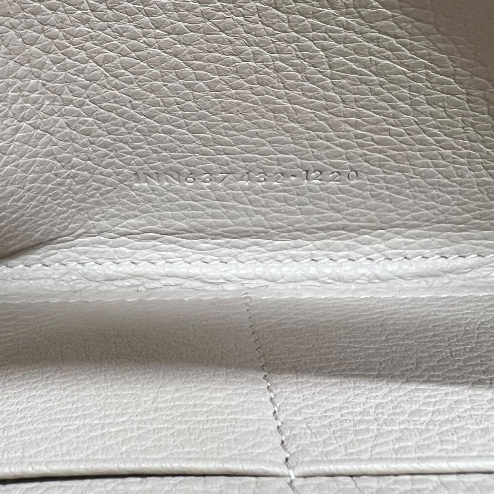 ピンクベージュ