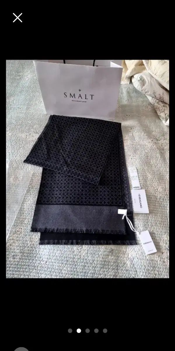 FERRAGAMO フェラガモ ブラック パータン ウール マフラー