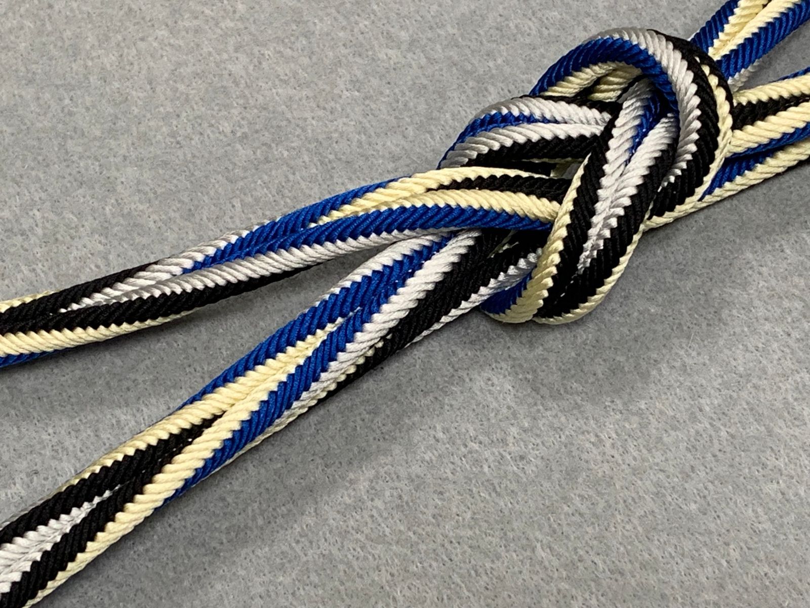  秋冬入荷 京都 衿秀 紬 小紋洒落着に ひねり合わせ帯締め レモン色 ブルー 黒 グレー 頼房 帯締め 帯留め 帯飾り