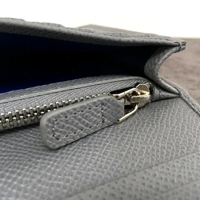 ライトグレー レザー