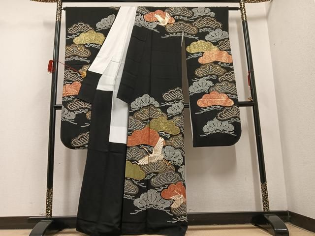 平和屋着物 豪華振袖 駒刺繍 絞り 群れ鶴丸文 黒地 金彩 正絹 ph