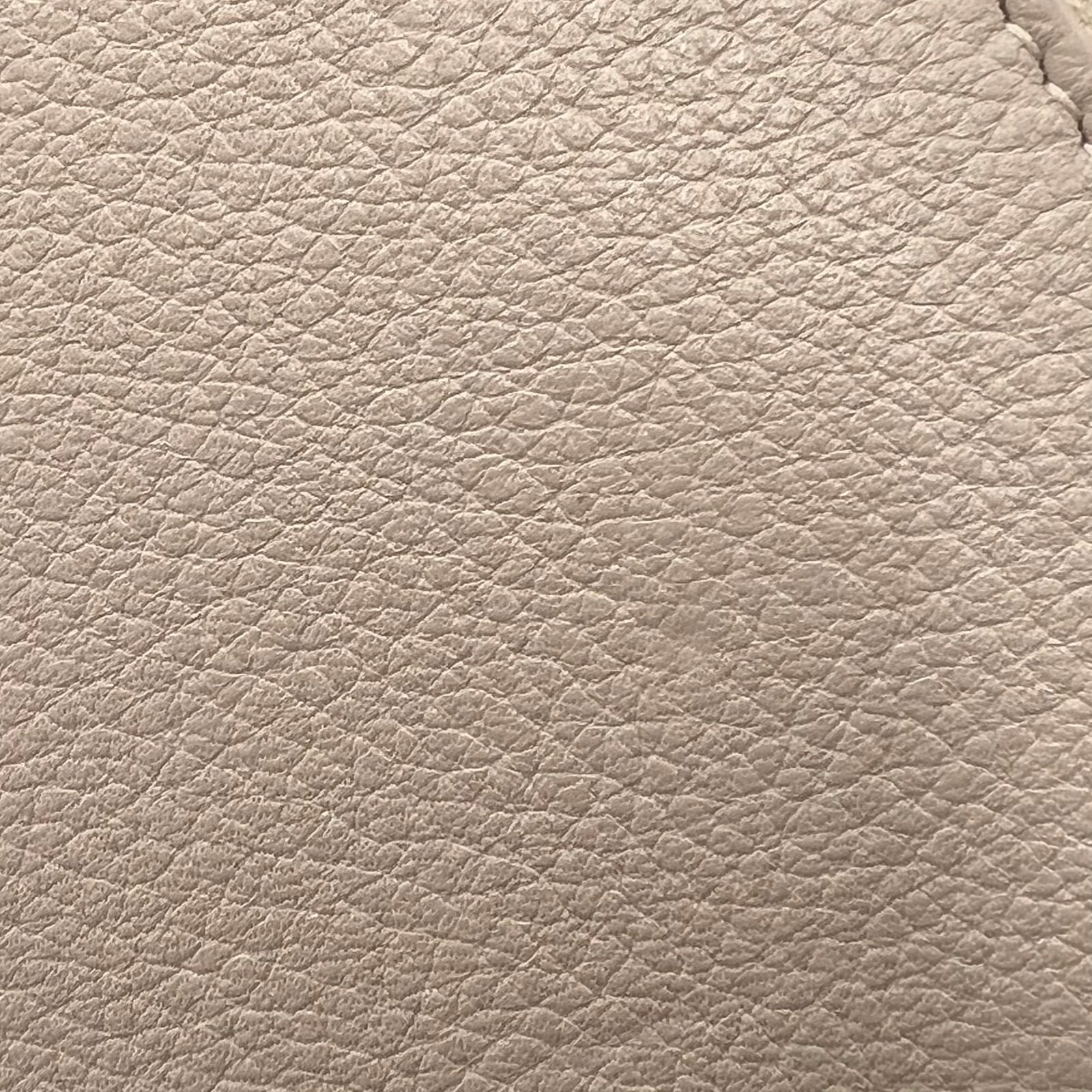 ピンクベージュ