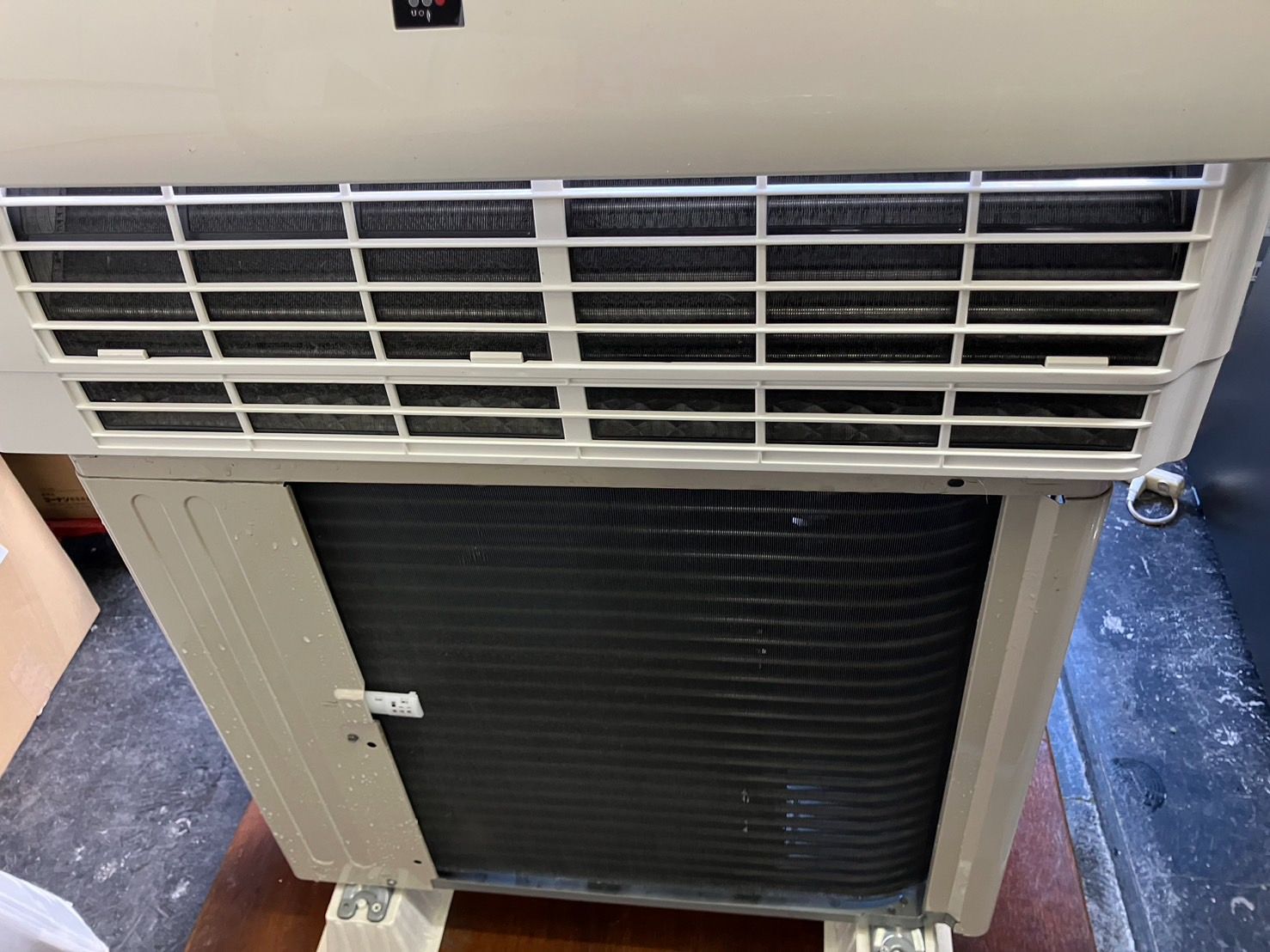 大阪引取 SHARP AY-R 22 N-W エアコン本体 製