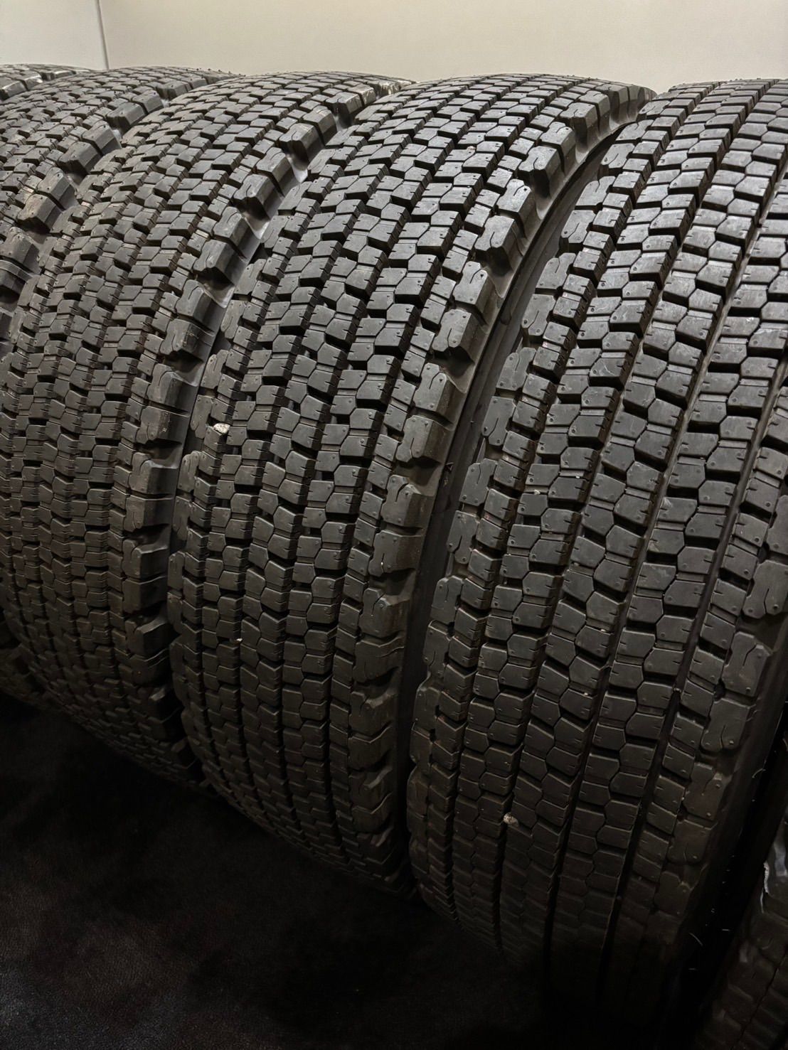 イボ付 225 80 R 17 5 123 121 L W 900 23年製 スタッドレス 6本 ブリヂストン 4 トラックタイヤ 1 K 578