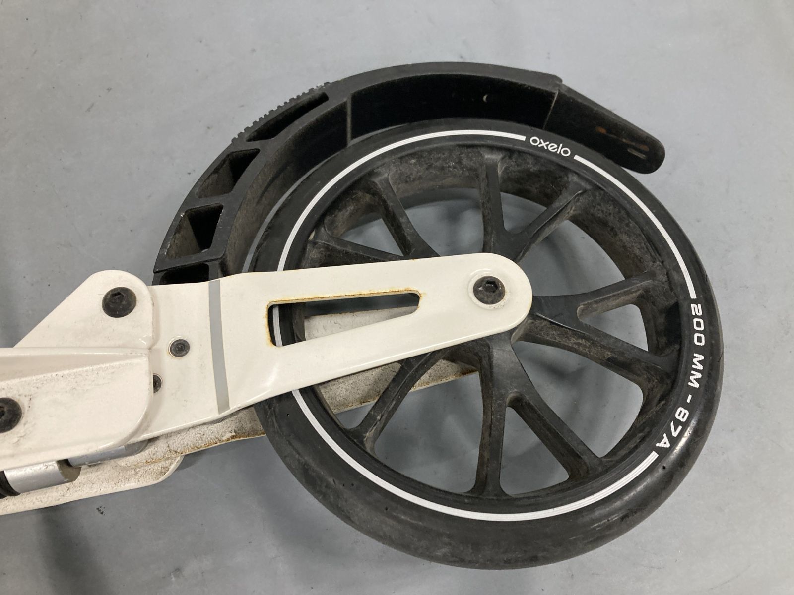 軽量設計 衝撃吸収