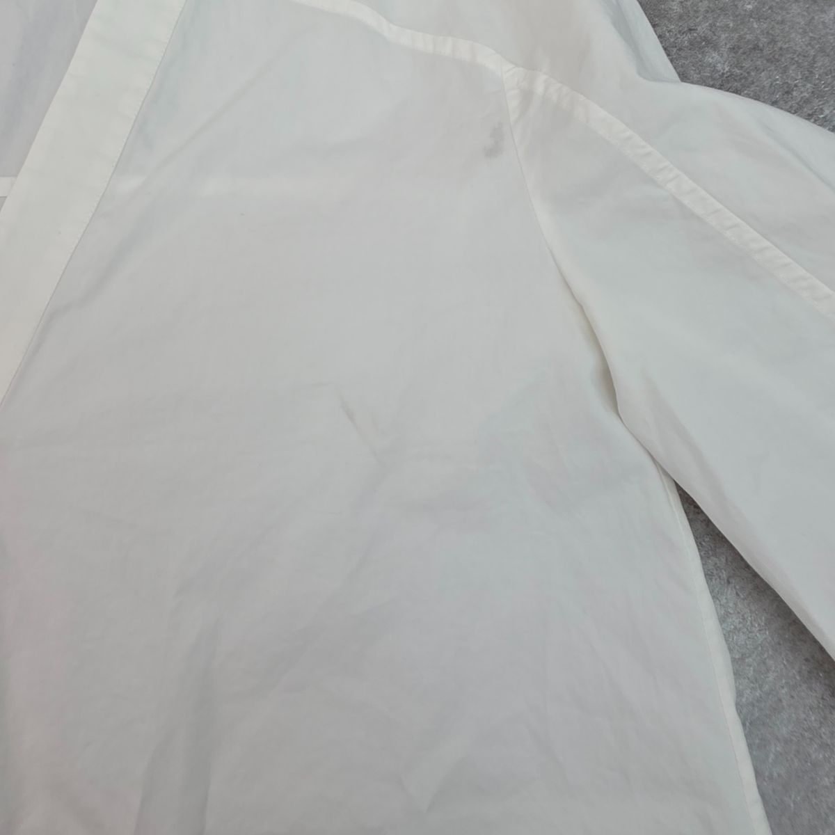 Vネックプルオーバー