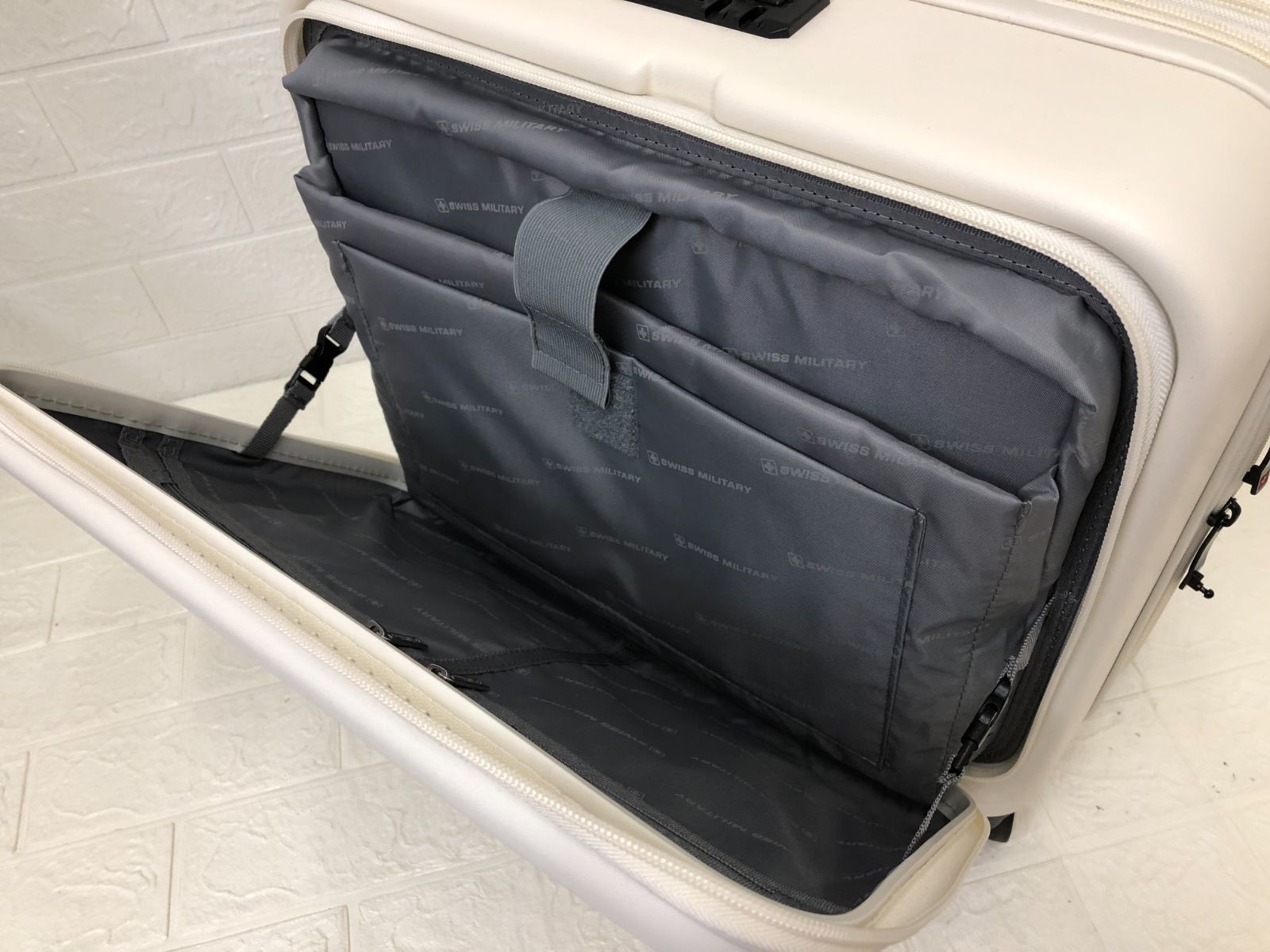 SWISS MILITARY スイスミリタリー SM-C318 18in スーツケース バニラホワイト 42L OLIVEOS_COM_TR