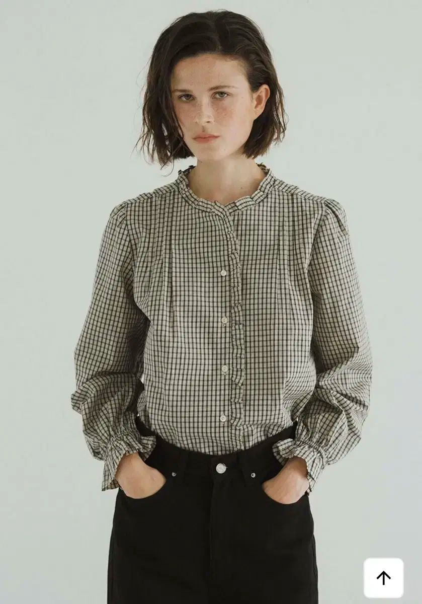 アンエディット O ラッフルチェックブラウス