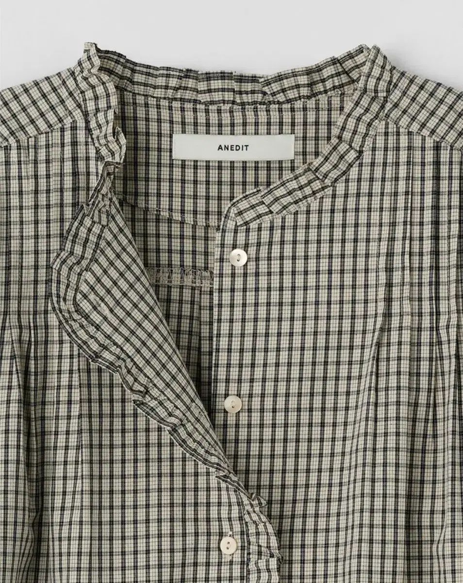 ラッフルチェックブラウス