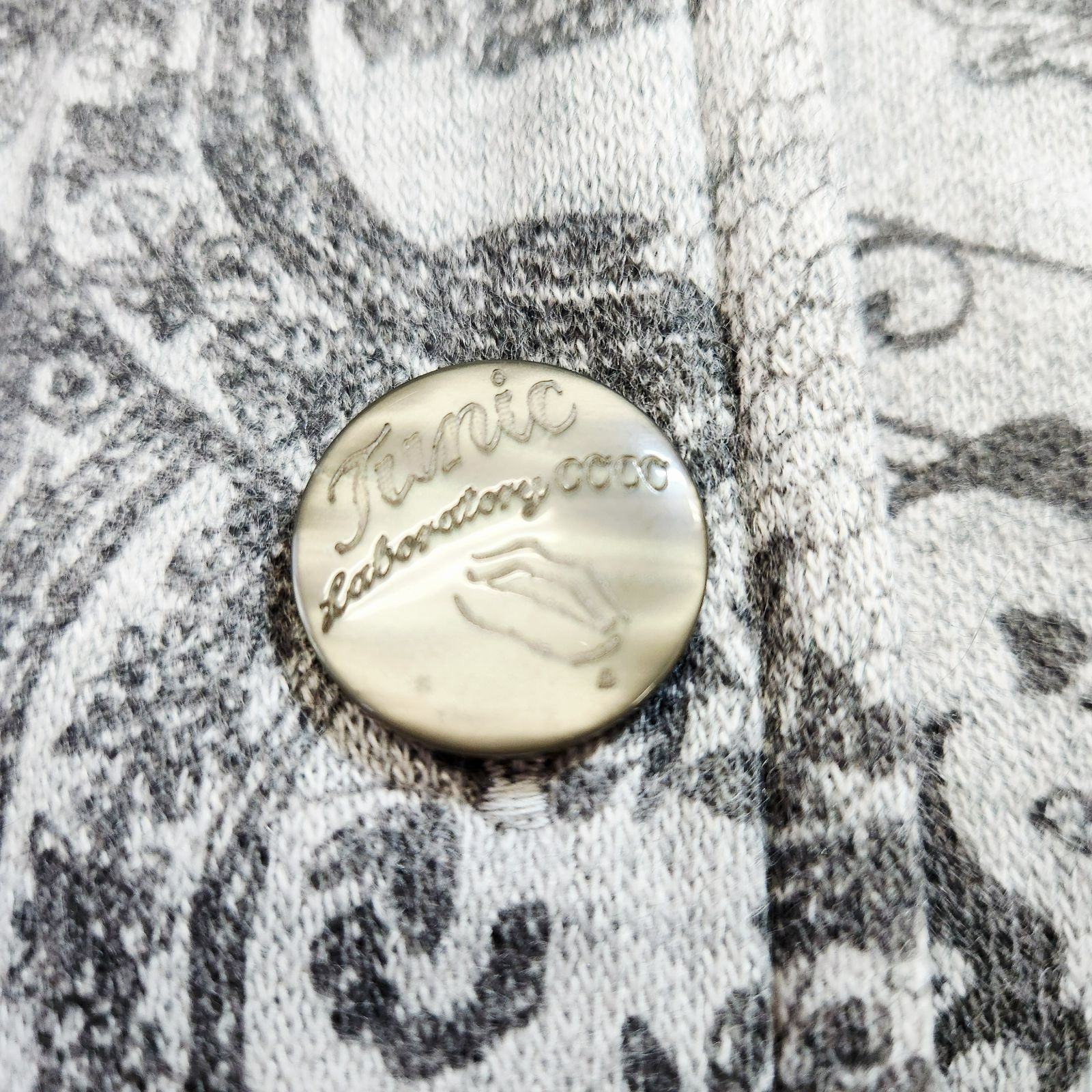 全国送料無料! 鴨居羊子 TUNIC ベスト ボンバーレトロモノトン グレー色 06649 小粋な