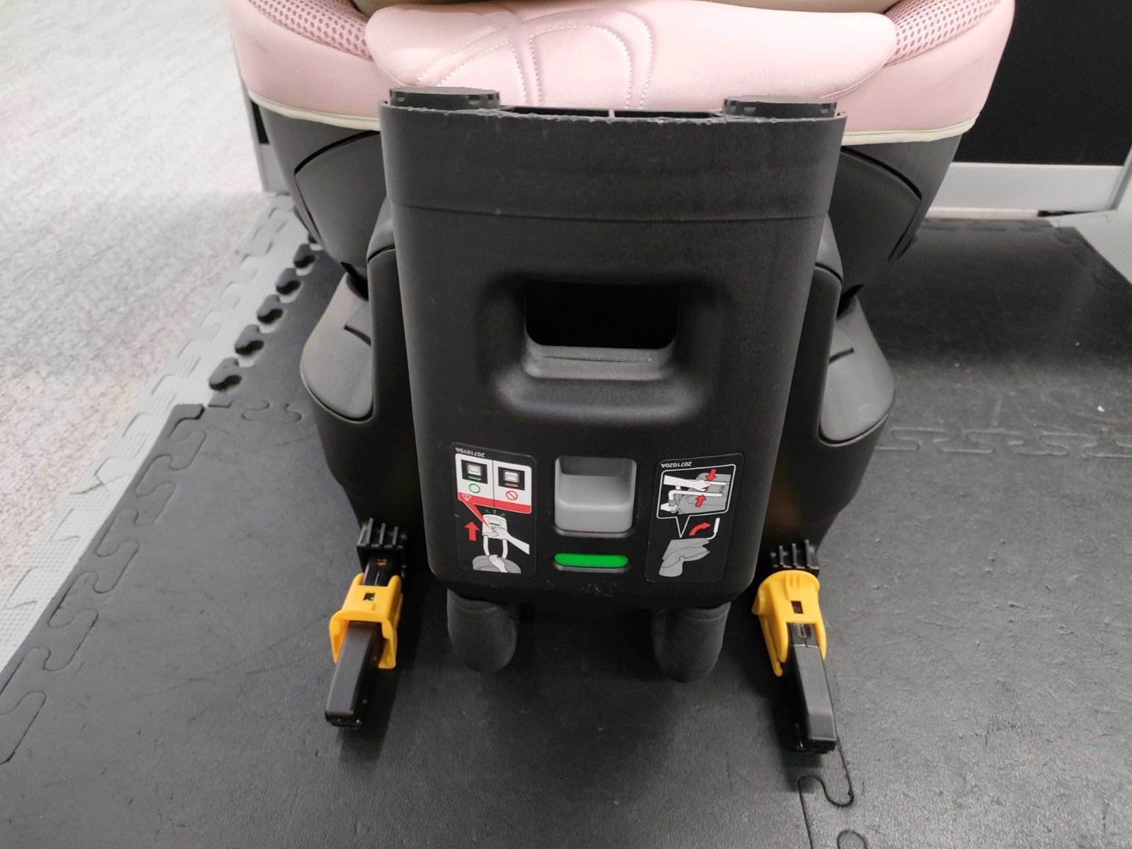 エールベベ クルット5 i グランス BF 924 ベビーピンク ISOFIX対応 回転式 チャイルドシート 新生児から 取付簡単 衝撃吸収 高品質 快適設計 ベビー用品 車載用