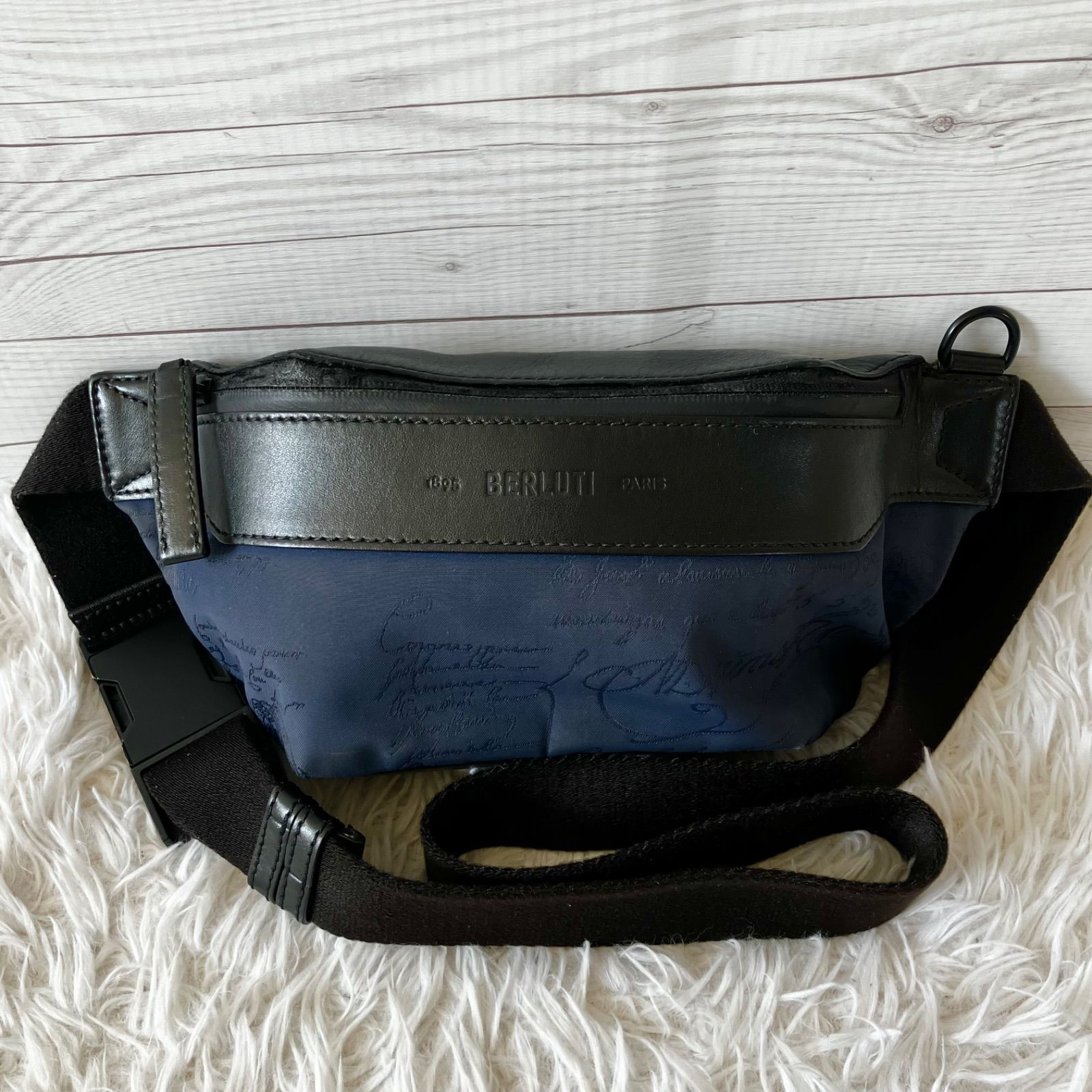 ベルルッティ BERLUTI ボディバッグ レザー ショルダーバッグ 4008