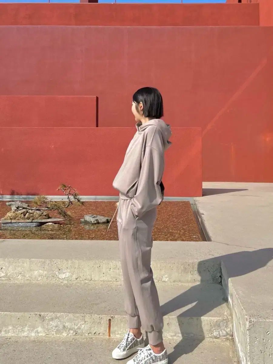 ロロピ WHO フード ジョガーパンツ トレーナー セット モカ クリーム