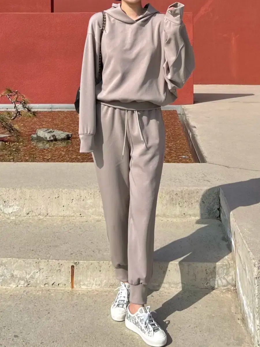 ロロピ WHO フード ジョガーパンツ トレーナー セット モカ クリーム