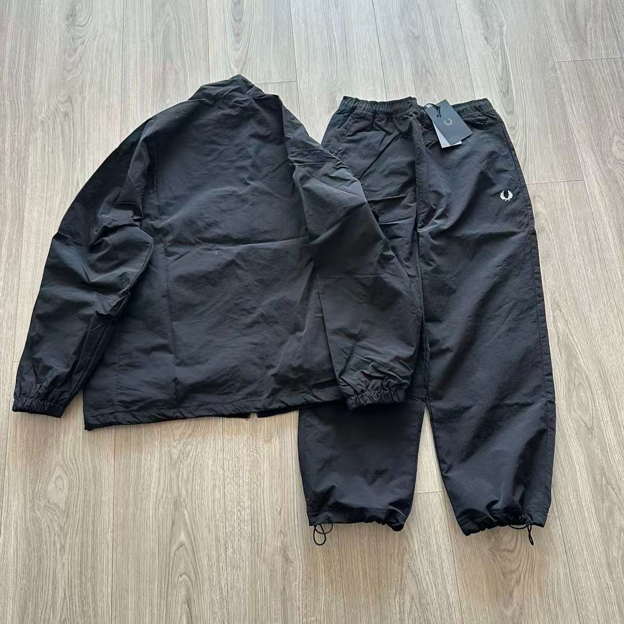 BEAMS 別注 x FRED PERRY Shell Jacket Navy セットアップ ブルゾン カジュアルパンツ ネイビー ブラック