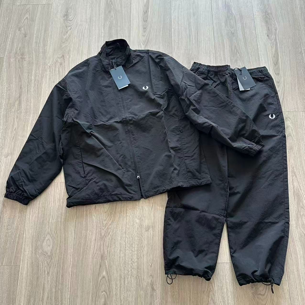 BEAMS 別注 x FRED PERRY Shell Jacket Navy セットアップ ブルゾン カジュアルパンツ ネイビー ブラック