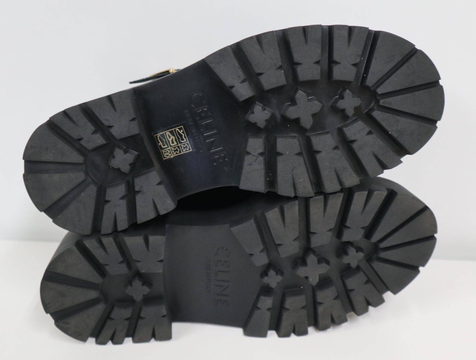 セリーヌ CELINE バルキー トリオンフ パーフォレイテッドベビーズ  