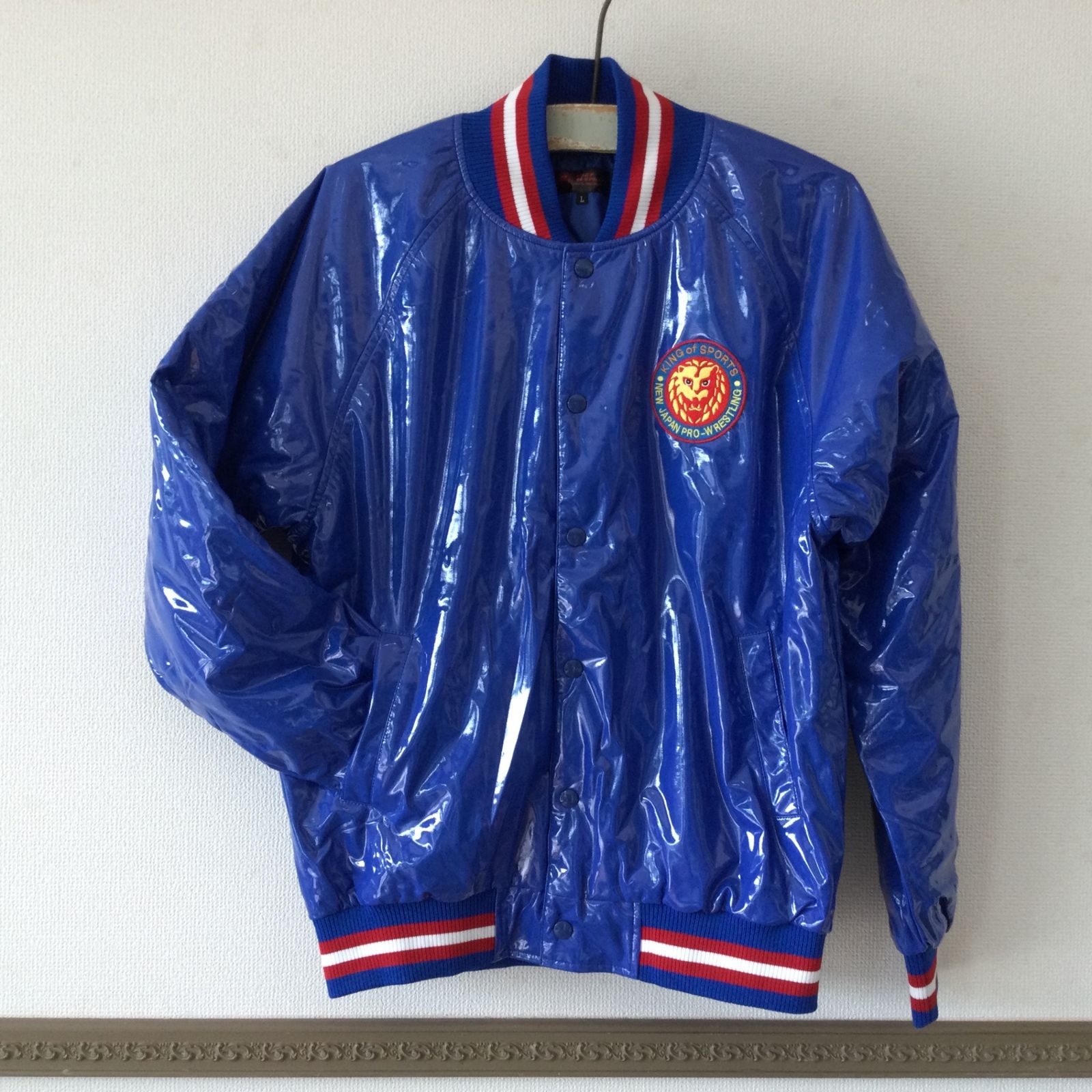 11089 新日本プロレス 80年代 ジャンパー シンニチ ストア ジュウロクホウイ Lサイズ ブルー ポリエステル ライオンマーク