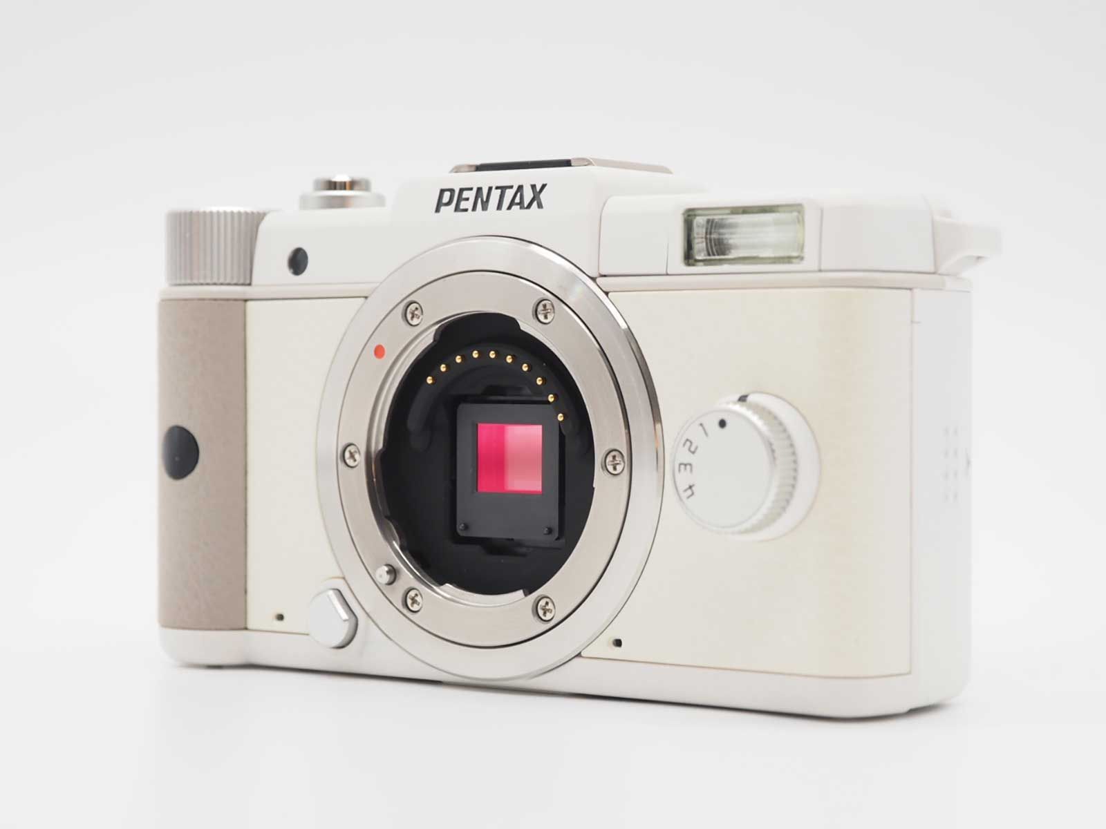 お得な ペンタックス Pentax Q 12.4MP Digital Camera White 02 Lens 819 Shots Z5601A