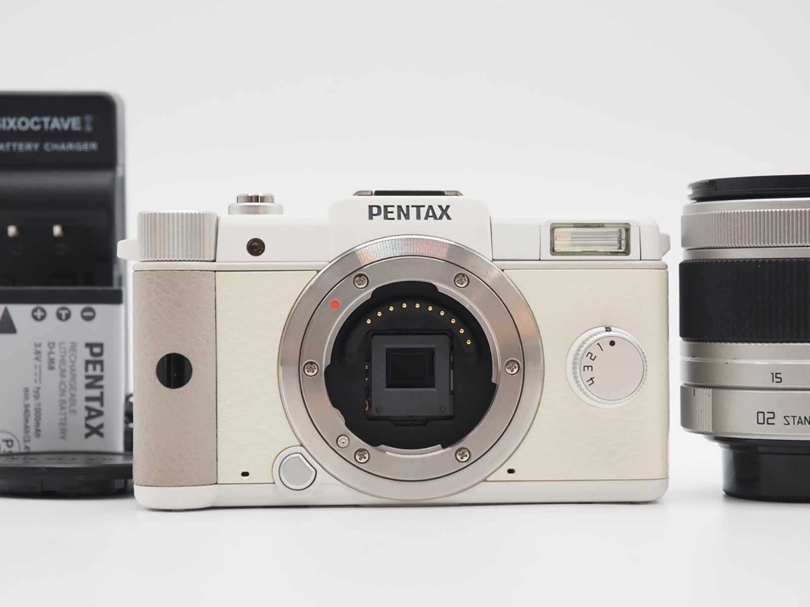 ペンタックス Pentax Q 12.4MP Digital Camera White 02 Lens 819 Shots Z5601A