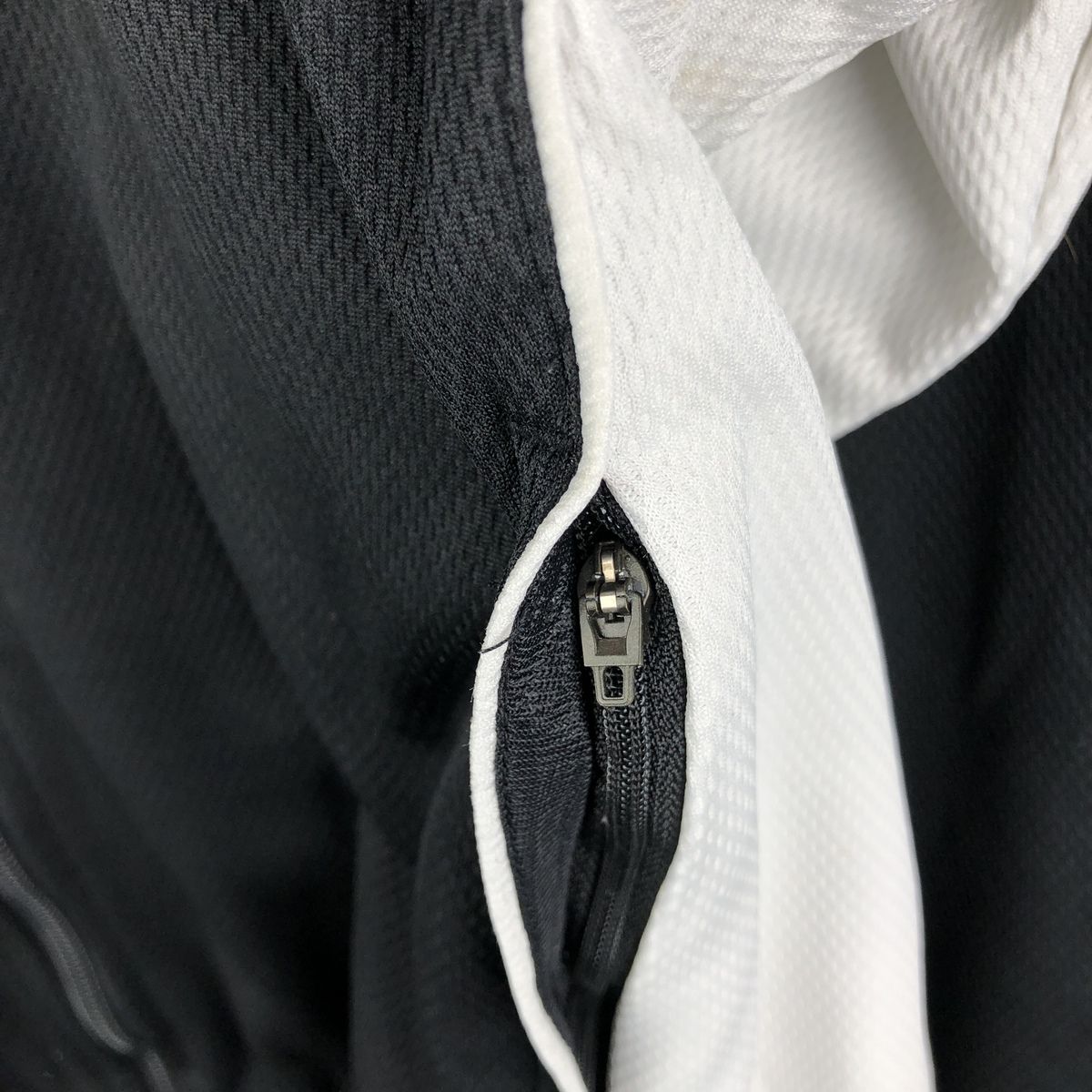 トラックジャケット