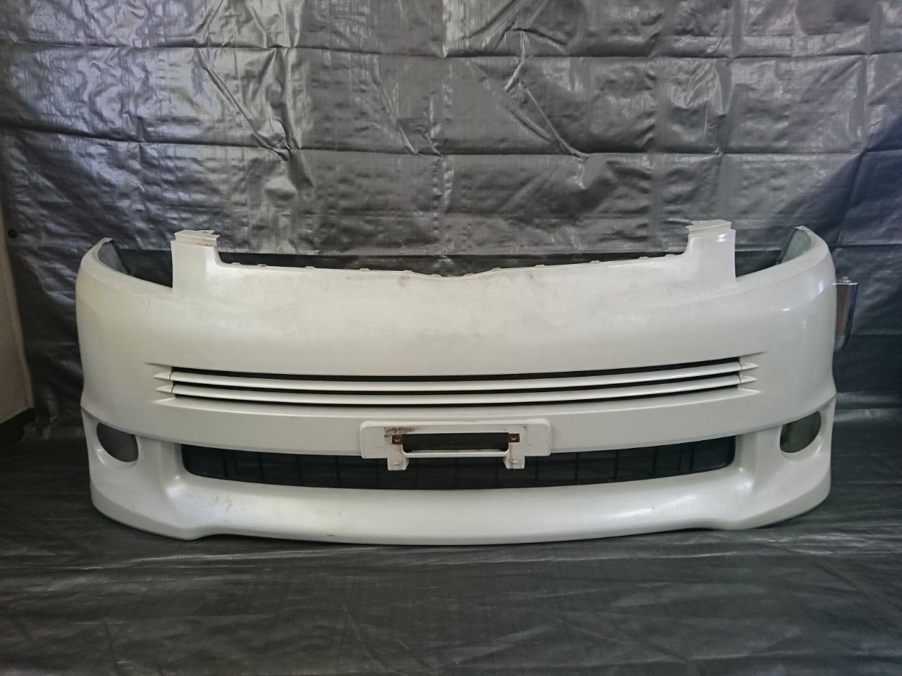 ZRR70 ヴォクシー フロントバンパー パール(48323) - メルカリ