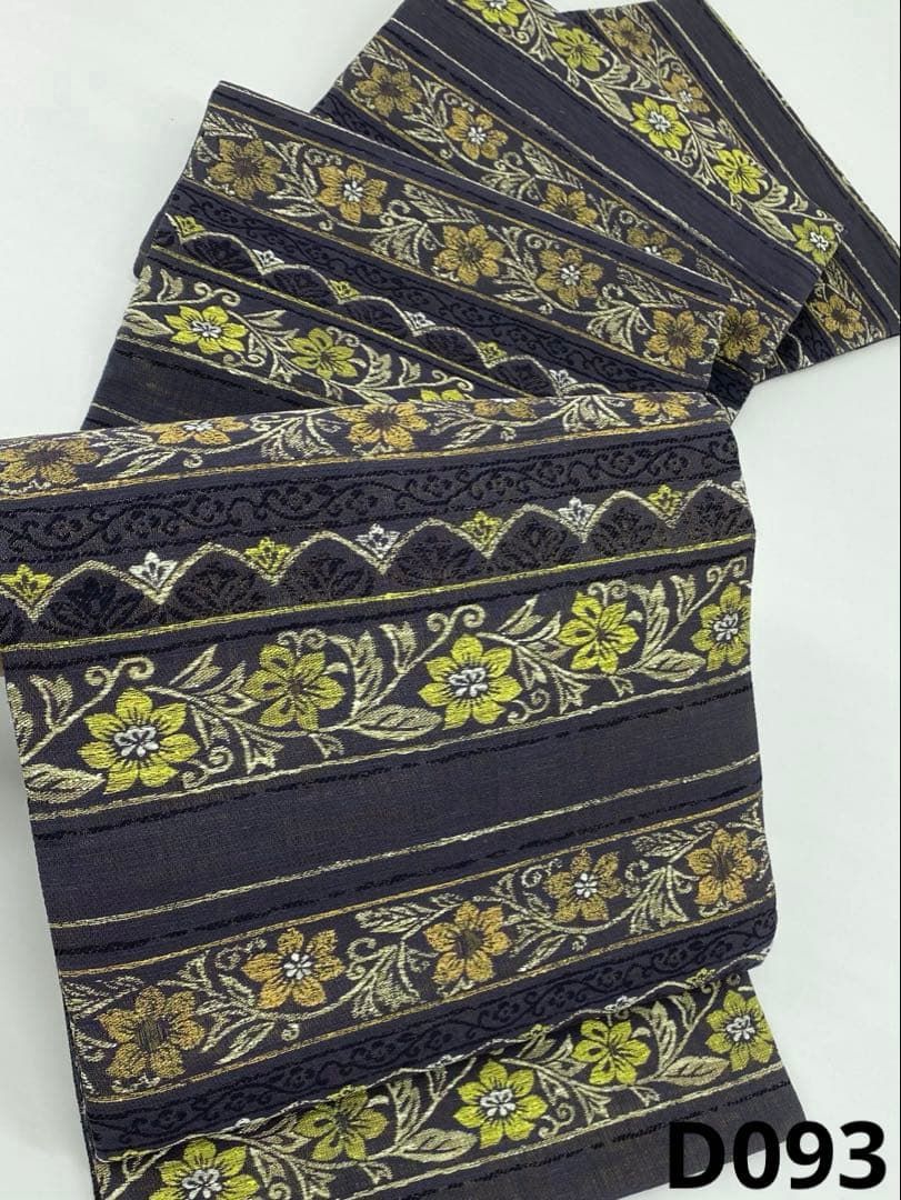 唐花段紋 袋帯 金糸 さが美扱い 正絹 六通 D 093