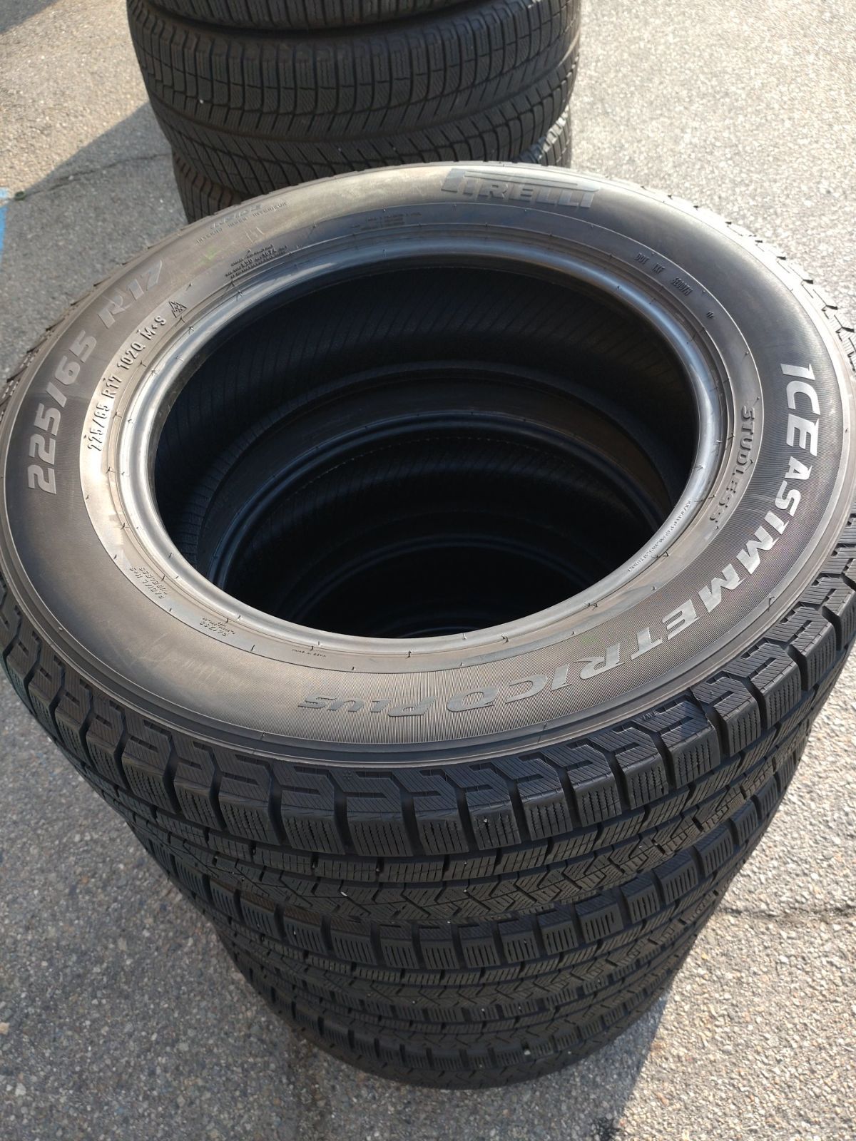 ピレリ ICE PLUS 225 65 R 17 2019年製造 スタッドレス ハリアー RAV 4 エクストレイル CX 5等 4本セット