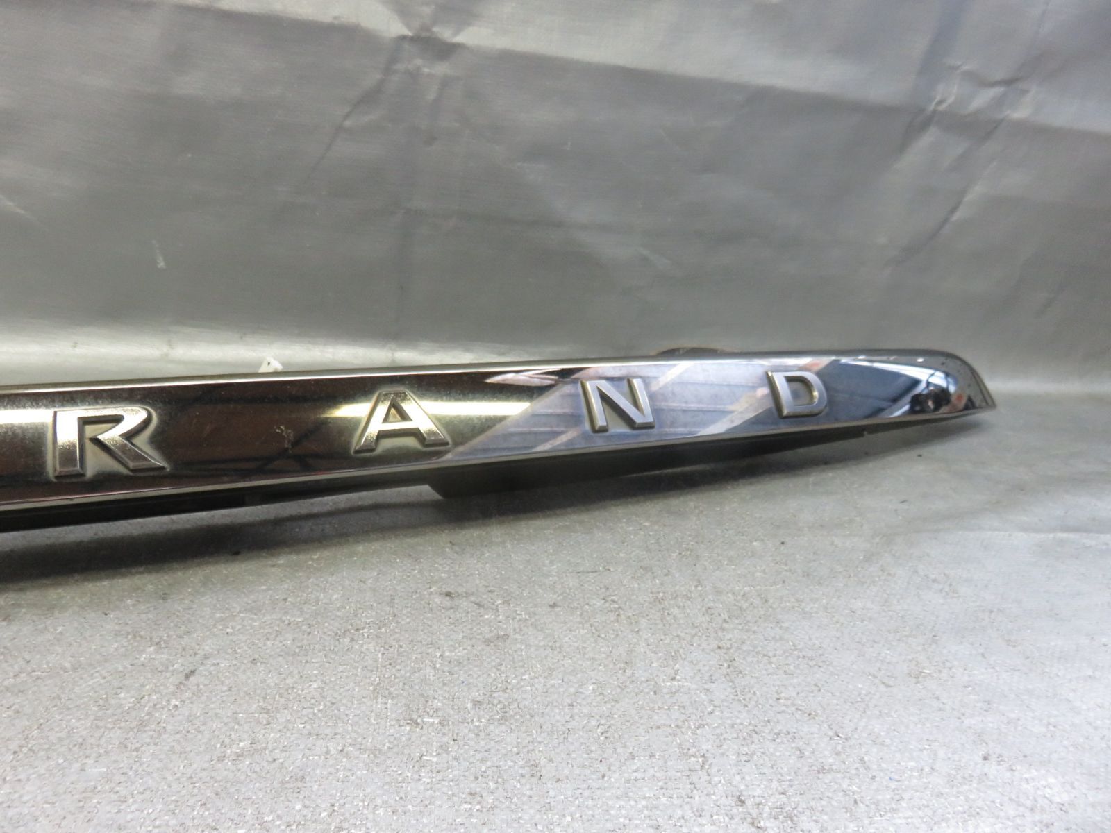 ☆STD7783/日産 エルグランド E52 前期 リアガーニッシュ バックドア