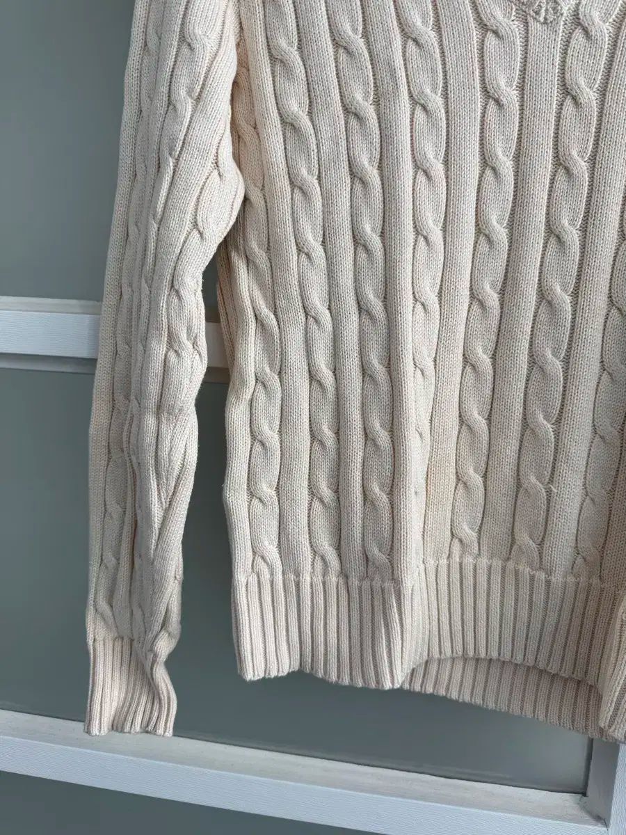 ケーブル ニット