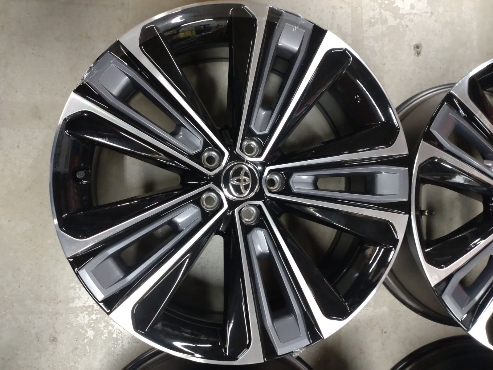 TOYOTA ｂZ 4 X アルミホイール 20インチ 7 5 J 40 114 3 H 4本セット