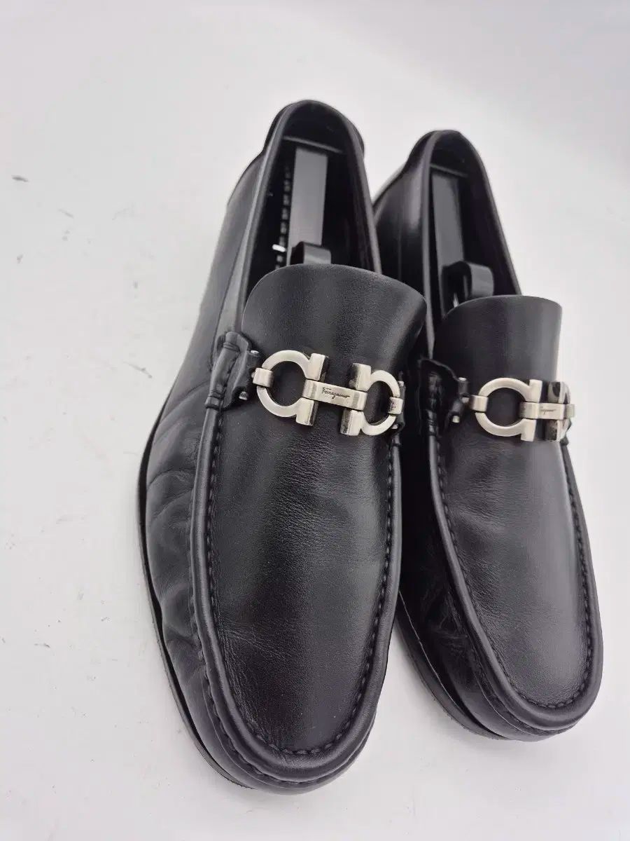 FERRAGAMO フェラガモ ブラック メンズ ローファー ガンチーニ 260