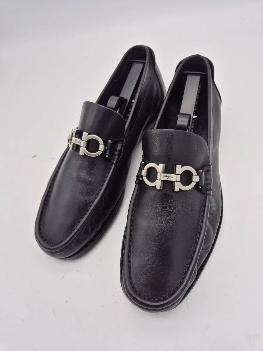 FERRAGAMO フェラガモ ブラック メンズ ローファー ガンチーニ 260