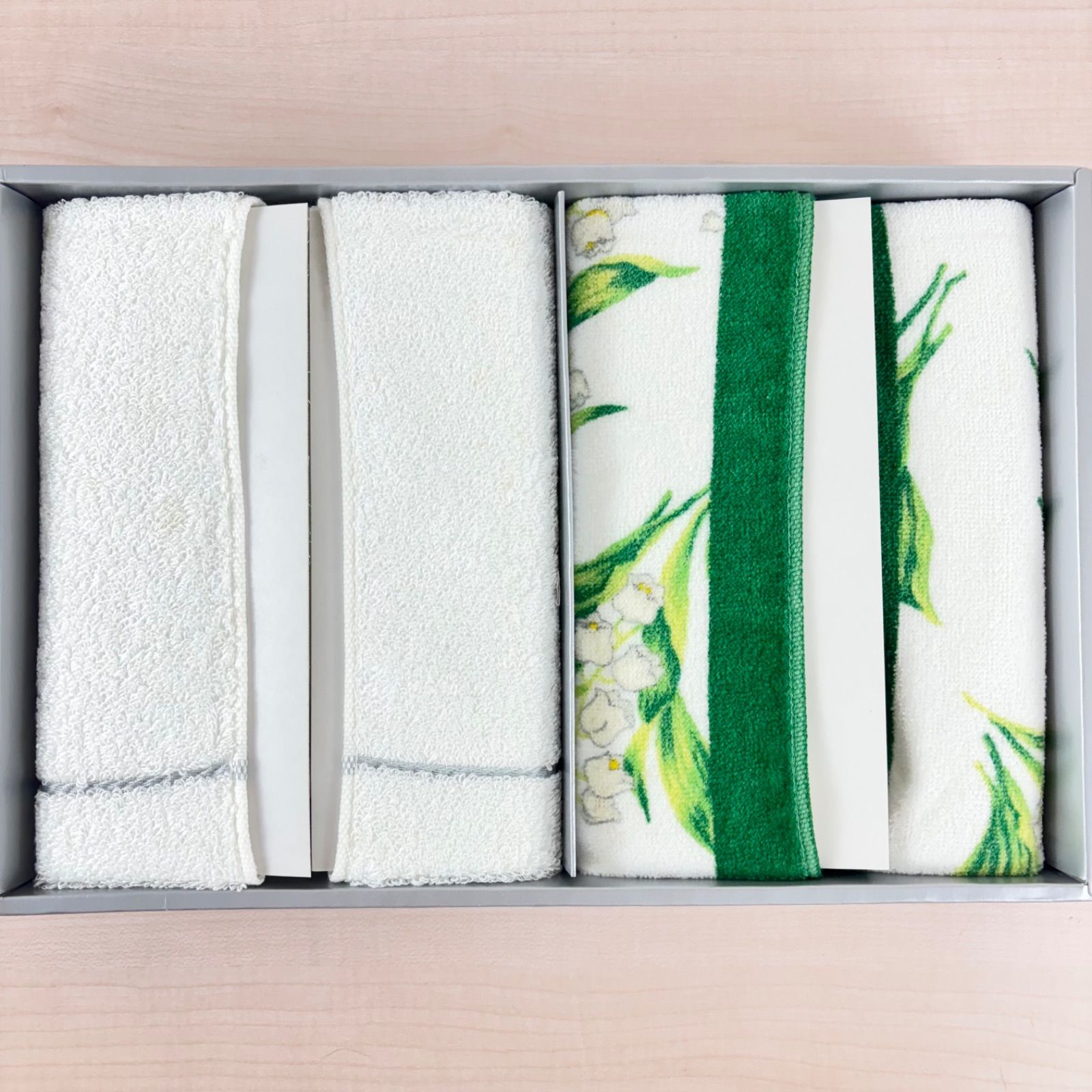 クリスチャンディオール Dior タオルセット　レア　未使用保管品　花柄　素敵 クリスチャンディオール Christian Dior フェイスタオル × 2枚 同商品2