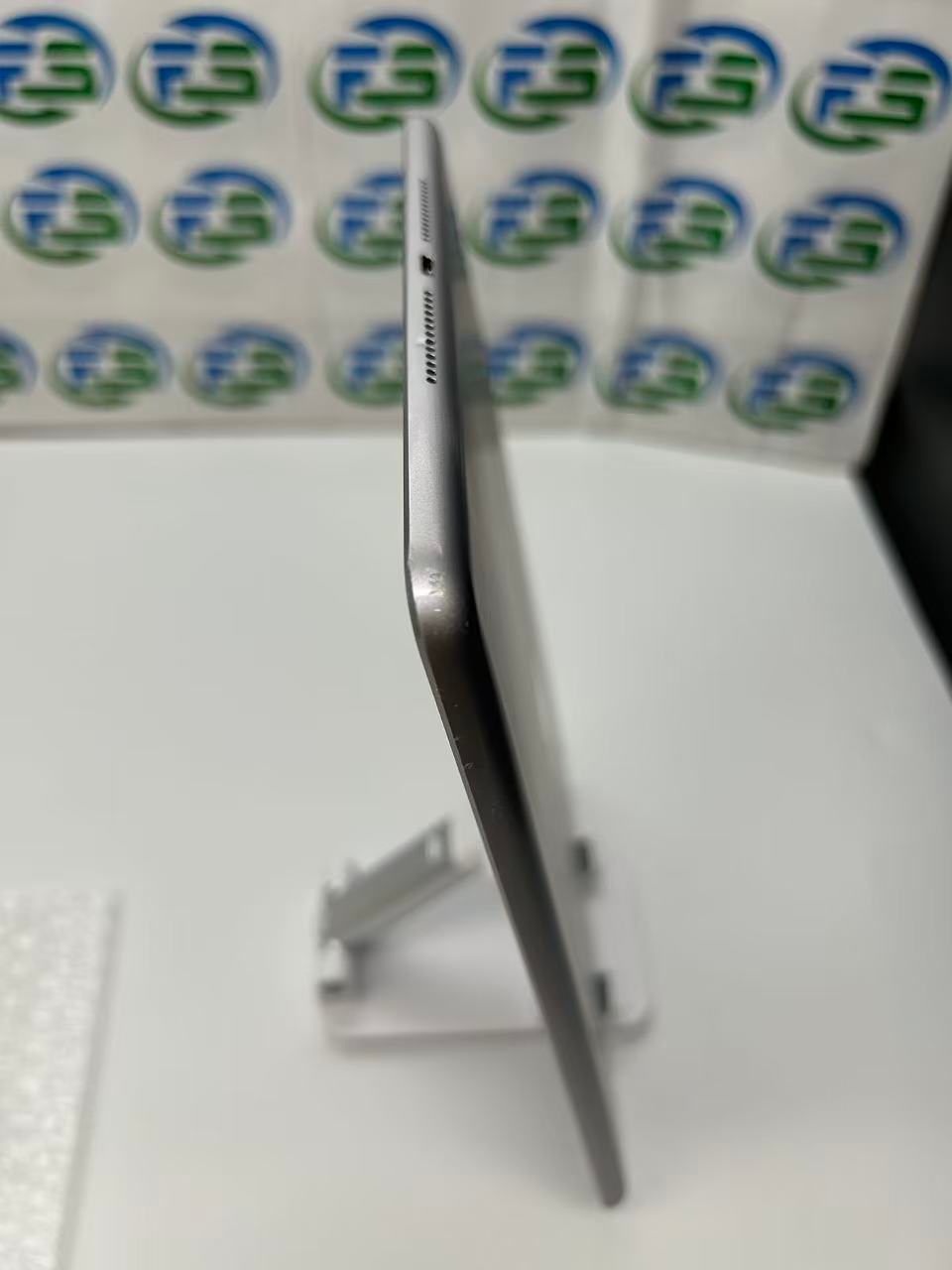 スペースグレイ