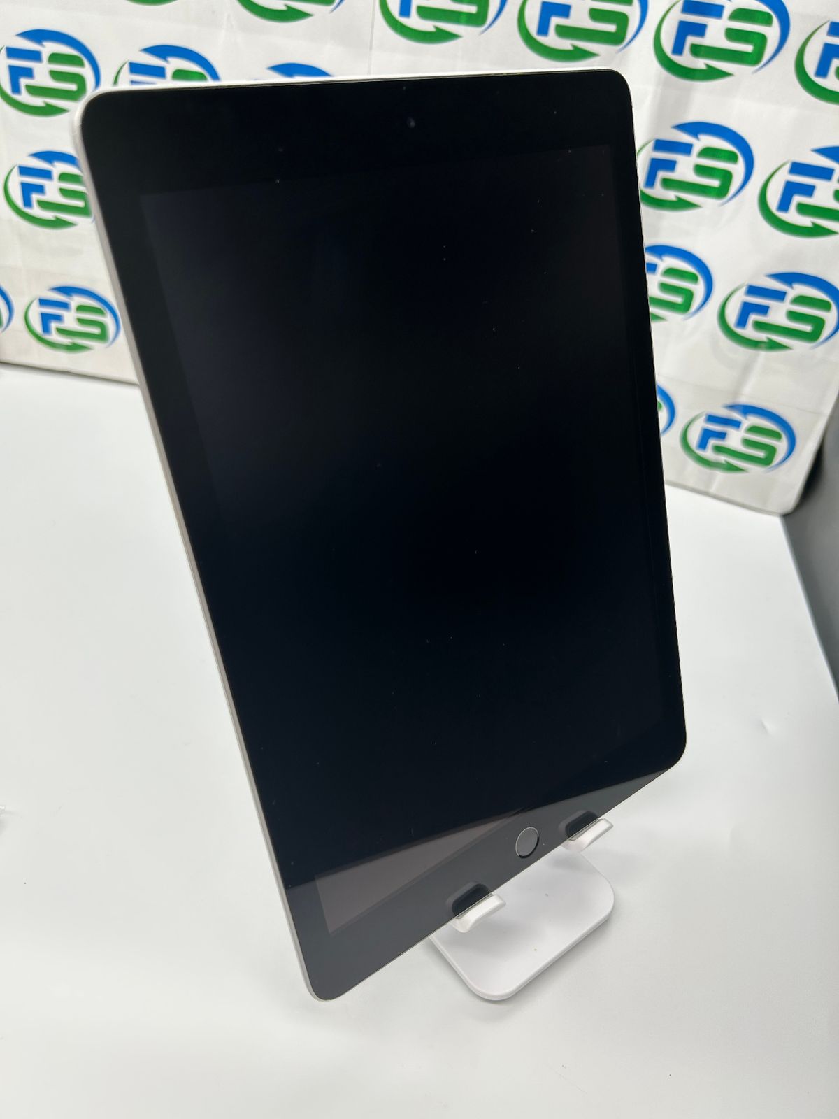 iPad 第6世代 Wi-Fi 32GB スペースグレイ MR7F2J/A A1893 訳アリ