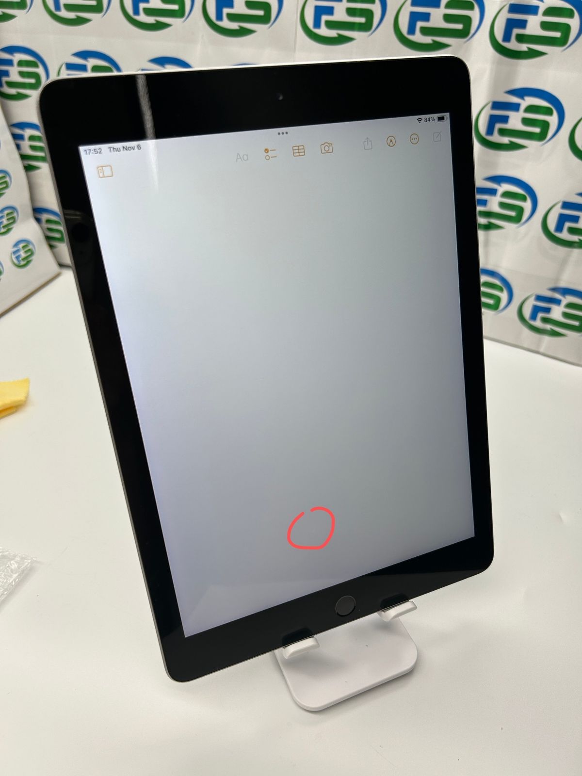 iPad 第6世代 Wi-Fi 32GB スペースグレイ MR7F2J A A1893 訳アリ