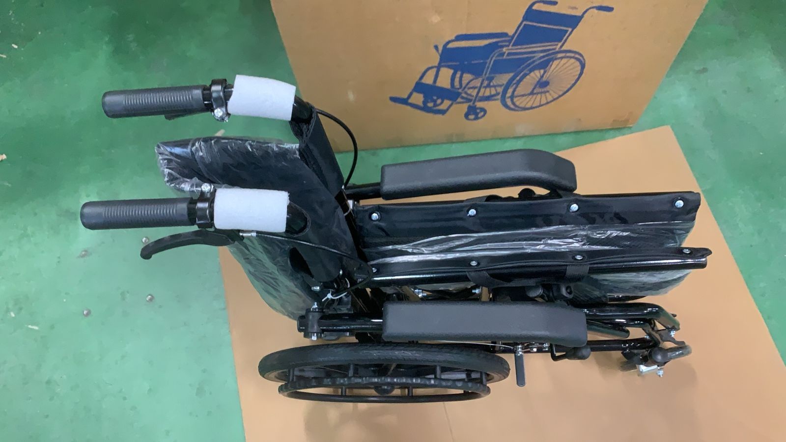 【即納！最大半額!】 車いす 軽量 折りたたみ 車椅子 自走式 コンパクト 持ち運び便利--524064 B0DM98KFT3